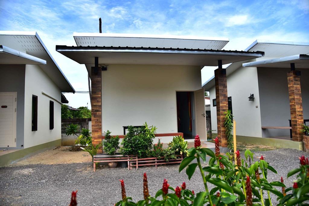 The House At Pranburi Hotel Exterior photo